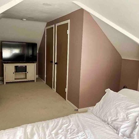 Elevated Entertainment Sleep Suite Cleveland Eksteriør billede